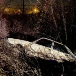 Kastamonu'da otomobil ağaca &ccedil;arptı: 1 yaralı