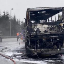 Kocaeli'de yolcu otob&uuml;s&uuml; yandı