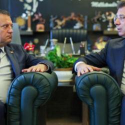 Kriz b&uuml;y&uuml;yor! Otorite savaşı başladı! &Ouml;zg&uuml;r &Ouml;zel'e karşı hamle! İmamoğlu'ndan talimat