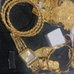 Kumaşların arasında buldu! 2 milyon TL değerinde altını sahibine teslim etti...