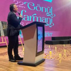 Mahmut Bıyıklı 22. G&ouml;n&uuml;l Harmanı Şiir Gecesi&rsquo;nde konuştu