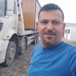 Manisa'da otomobil elektrik direğine &ccedil;arptı: 1 &ouml;l&uuml;, 2 yaralı