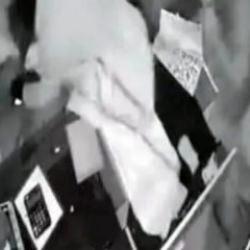 Maskeli soyguncular 1 bu&ccedil;uk milyonluk altınla kayıplara karıştı