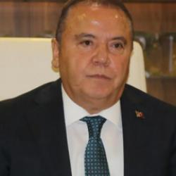 Muhittin B&ouml;cek hastaneye kaldırıldı