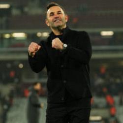 Okan Buruk, taraftarlara 3&rsquo;l&uuml; &ccedil;ektirdi