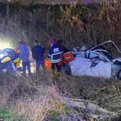 Adana'da otomobil, dere yatağına u&ccedil;tu: 1 &ouml;l&uuml;, 3 ağır yaralı