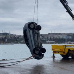 Şile'de panik anları: Otomobil denize u&ccedil;tu!