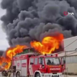 Son Dakika: B&uuml;y&uuml;k&ccedil;ekmece'de iş yerinde yangın!