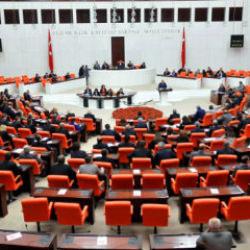 Son dakika: Somali Tezkeresi meclisten ge&ccedil;ti! T&uuml;rk askerinin Aden'deki g&ouml;revi uzatıldı