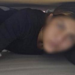 Su&ccedil; makinesi kadın, baza altında yakalandı!