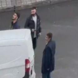 Sultangazi'de g&uuml;nd&uuml;z vakti aile dehşeti! Sokak ortasında silahlar &ccedil;ekildi