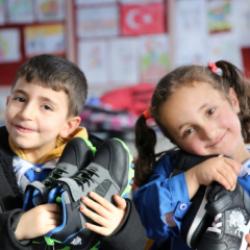 TDV kış yardımlarıyla &uuml;lke genelinde y&uuml;rekleri ısıtıyor