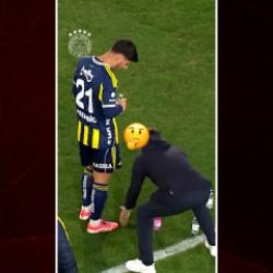 Tedesco lig ma&ccedil;ında taktiği şişelerle verdi, galibiyet geldi!