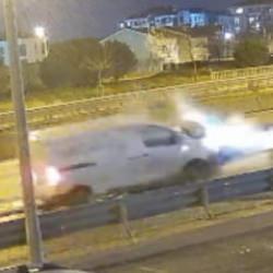 Tekirdağ'da alkoll&uuml; s&uuml;r&uuml;c&uuml;n&uuml;n kullandığı ara&ccedil; bariyere ok gibi saplandı