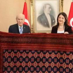 Ter&ouml;r &ouml;rg&uuml;t&uuml; PKK elebaşı &Ouml;calan&rsquo;dan Bah&ccedil;eli&rsquo;ye s&uuml;rpriz hediye! 