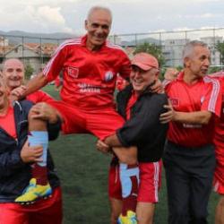 D&uuml;nya futbolunun en yaşlı oyuncusu Hatay Yurdakul hayatını kaybetti