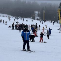 Tatilde Uludağ'a akın! Oteller doldu taştı, pistlerde adım atacak yer kalmadı