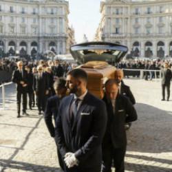 &Uuml;nl&uuml; İtalyan modacı Valentino, Roma'da son yolculuğuna uğurlandı