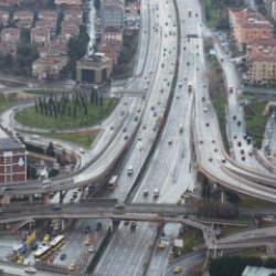  İstanbul halkı toplu taşımayı kullandı, megakent&rsquo;te yollar boş kaldı