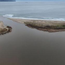 Yağışlar sonrası dikkat &ccedil;eken olay: G&ouml;l, denizle birleşti!