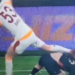 Barış Alper'in faul&uuml; sonrası kırmızı kart itirazı!