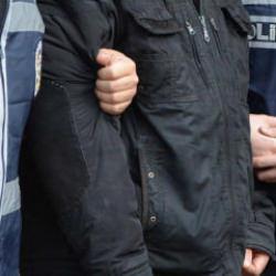 17 yıl hapis cezası bulunan h&uuml;k&uuml;ml&uuml;, tatlıcıda tatlı yerken yakalandı!