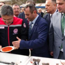 Bakan Yumaklı m&uuml;jdeyi Artvin'den verdi: Su &uuml;r&uuml;nlerinde 1 milyon ton barajı aşıldı