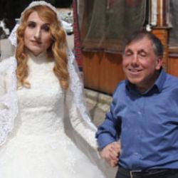 Adana'da g&ouml;rme engelli &ouml;ğretmen &ccedil;ifte otob&uuml;s &ccedil;arptı! Kahreden detay...