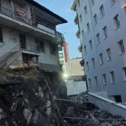 Altındağ&rsquo;da inşaat kazısında temeli zedelenen bina boşaltıldı