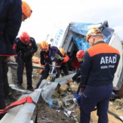Antalya'daki otob&uuml;s kazasının nasıl olduğu ortaya &ccedil;ıktı! Yaralı yolcu o anları anlattı