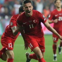 Beşiktaş ve Fenerbah&ccedil;e'nin eski golc&uuml;s&uuml; resmen Trabzonspor'da