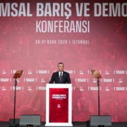 CHP&rsquo;nin DEM&rsquo;li konferansı karanlık odaya d&ouml;nd&uuml;! Ses ve g&ouml;r&uuml;nt&uuml; yasak... Fondaşlar k&ouml;p&uuml;rd&uuml;