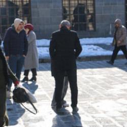 Diyarbakır&rsquo;ı keşfettiler! Soğuk havalar turistleri durduramadı