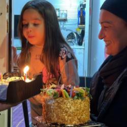 Hatay'da enkazdan &ccedil;ıkarılmıştı: 4 yaşındaki Alya doğum g&uuml;n&uuml; isteğiyle i&ccedil; ısıttı