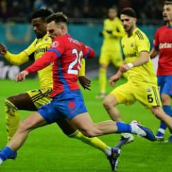 Fenerbah&ccedil;e ma&ccedil;ı başkanı &ccedil;ıldırttı! Son d&uuml;d&uuml;kle 3 futbolcuyu g&ouml;nderdi