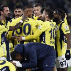 Fenerbah&ccedil;e'nin eski yıldızından 'ırk&ccedil;ılık' iddiası: Kul&uuml;ps&uuml;z kaldı