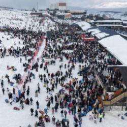 Doldu taştı! Y&uuml;z binler Erciyes'e akın etti! 