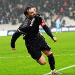 Goller peş peşe geliyor! Orkun K&ouml;k&ccedil;&uuml; seriye bağladı