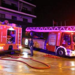 Hatay'da yangın &ccedil;ıkan 2 katlı binada mahsur kalan 7 kişi kurtarıldı