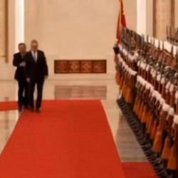 İngiltere Başbakanı Starmer'in &Ccedil;in'de "hizaya" sokulduğu anlar