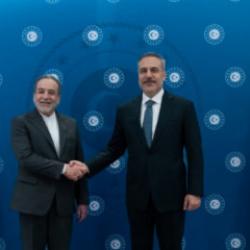 İran Dışişleri Bakanı Erak&ccedil;i İstanbul'a geldi! İran krizinde Ankara devrede