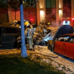 İstanbul'da 4 otomobil k&uuml;le d&ouml;nd&uuml;! Patlamalar yaşandı