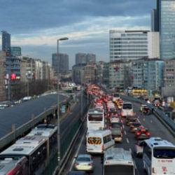 İstanbul'da trafik durma noktasına geldi: Y&uuml;zde 85'i g&ouml;rd&uuml;!