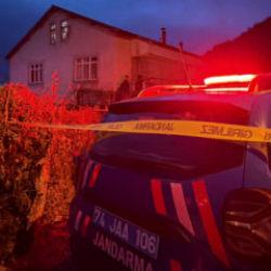 Karı koca kavgası kanlı bitti: 2 &ouml;l&uuml;