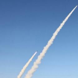 Kuzey Kore'den g&ouml;vde g&ouml;sterisi: Yeni roketatar sistemi tam isabetle vurdu