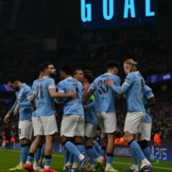Manchester'dan &ccedil;ıkamadık! Aslan ilk yarıda yıkıldı