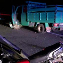 Motosikletle kamyonet &ccedil;arpıştı: 2 kişi hayatını kaybetti