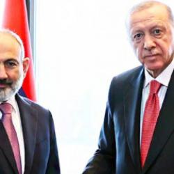 Paşinyan'dan ezber bozan &ouml;neri: Enerji sistemimizi T&uuml;rkiye'ye bağlayalım