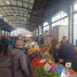 Pazarda zam şampiyonu salatalık