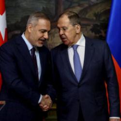 Rusya'dan &ccedil;arpıcı T&uuml;rkiye analizi! Lavrov'dan tarihi a&ccedil;ıklama: Sadece T&uuml;rkler durdurabilir